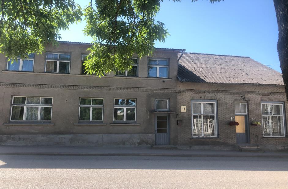 A former business building, converted into residence with several apartments.